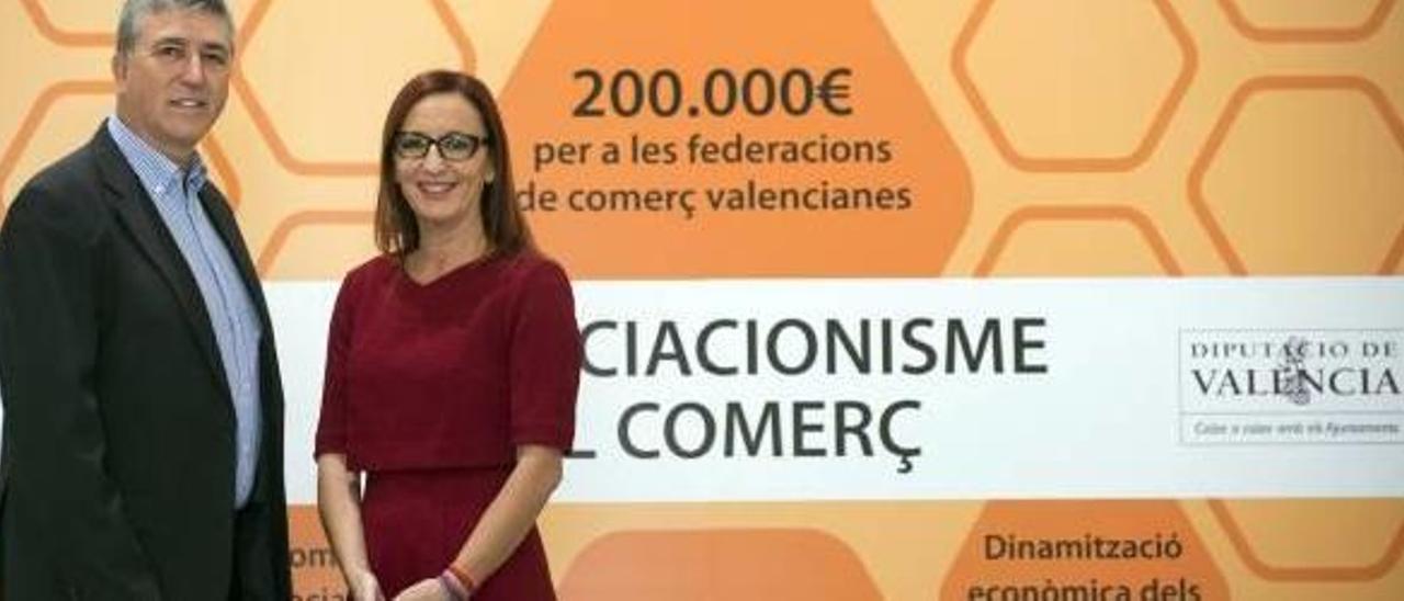 El conseller Rafa Climent y la vicepresidenta de la diputación, Maria Josep Amigó.