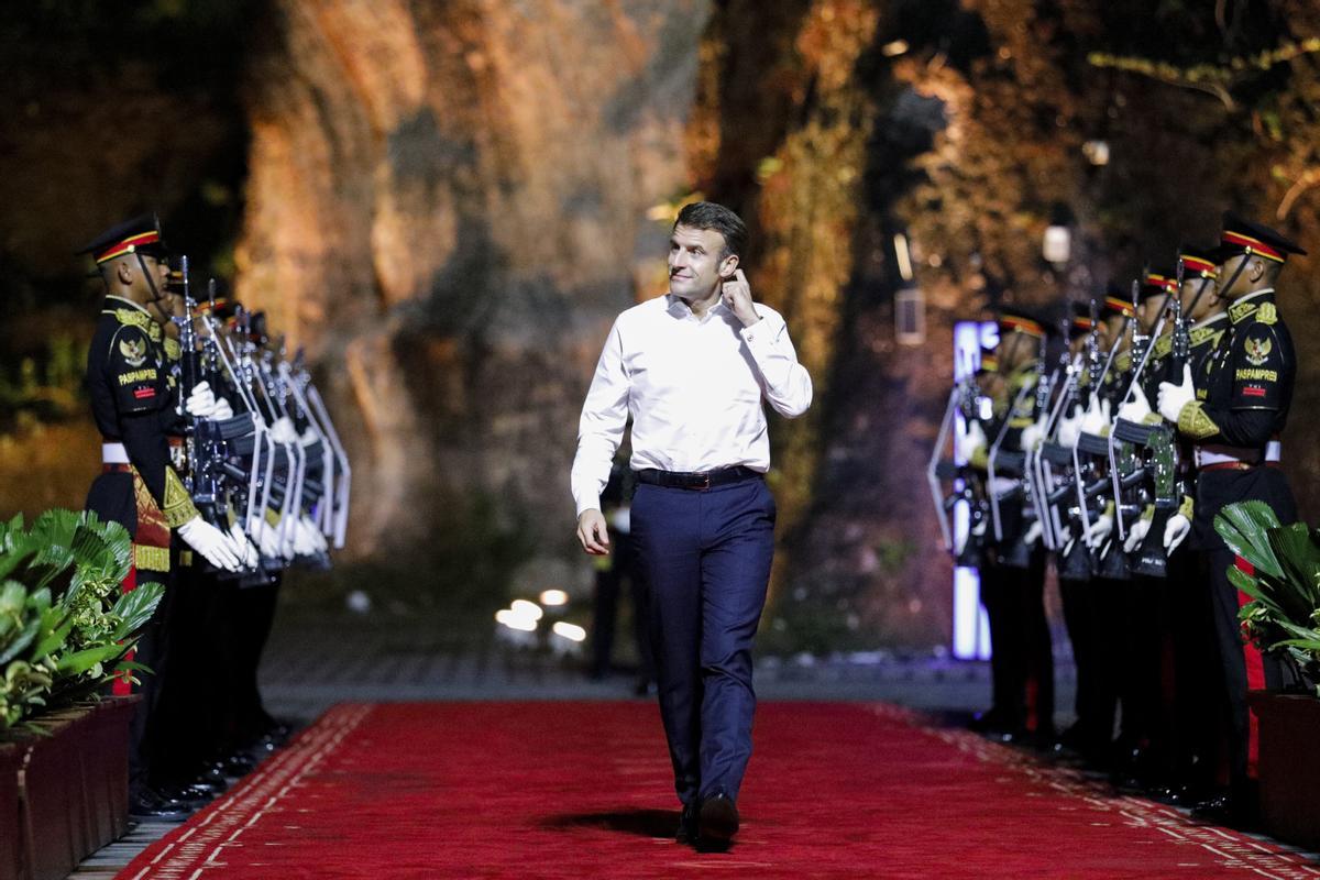 Emmanuel Macron, el presidente francés, a su llegada a la cena de bienvenida del G20 en Bali.