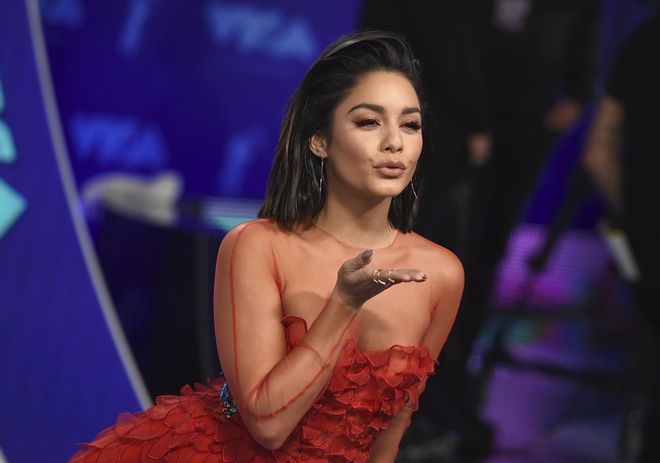 Look de Vanessa Hudgens en los MTV Video Music Awards 2017