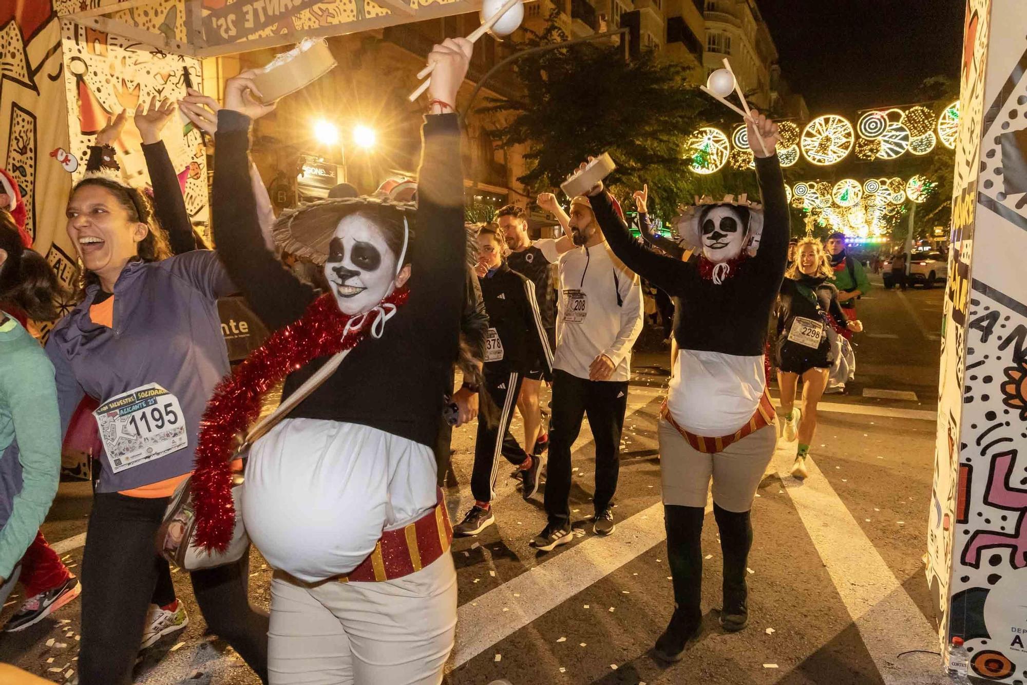 La San Silvestre de Alicante llena de colorido la ciudad