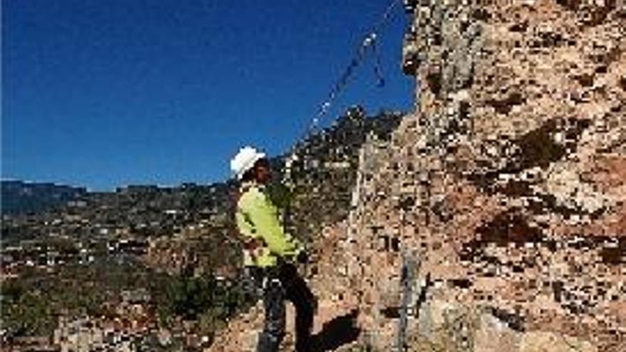 Obres de restauració al castell de Berga, aquesta primavera