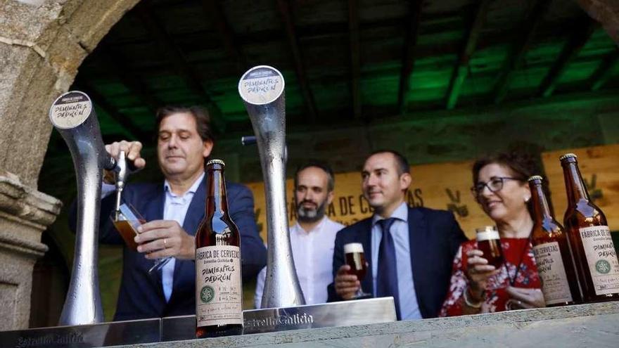 Estrella Galicia lanza una cerveza elaborada con pimientos de Padrón