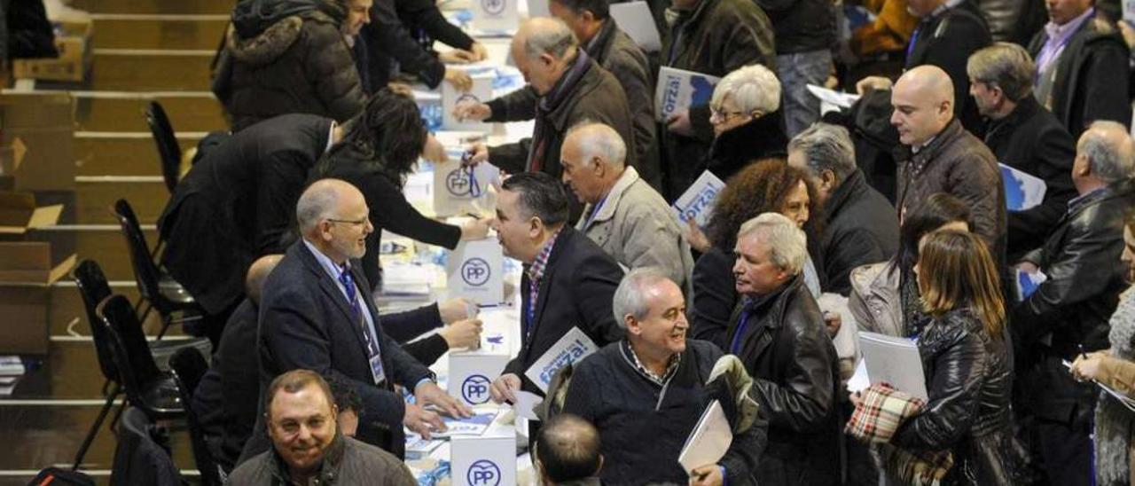 Aspecto de la votación que se desarrolló en un anexo del pabellón de deportes Paco Paz. // Brais Lorenzo