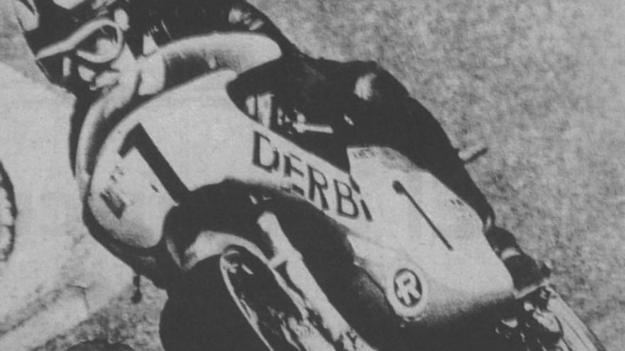Ángel Nieto en un Gran Premio cuando corría para Derbi. // L.O.Z.