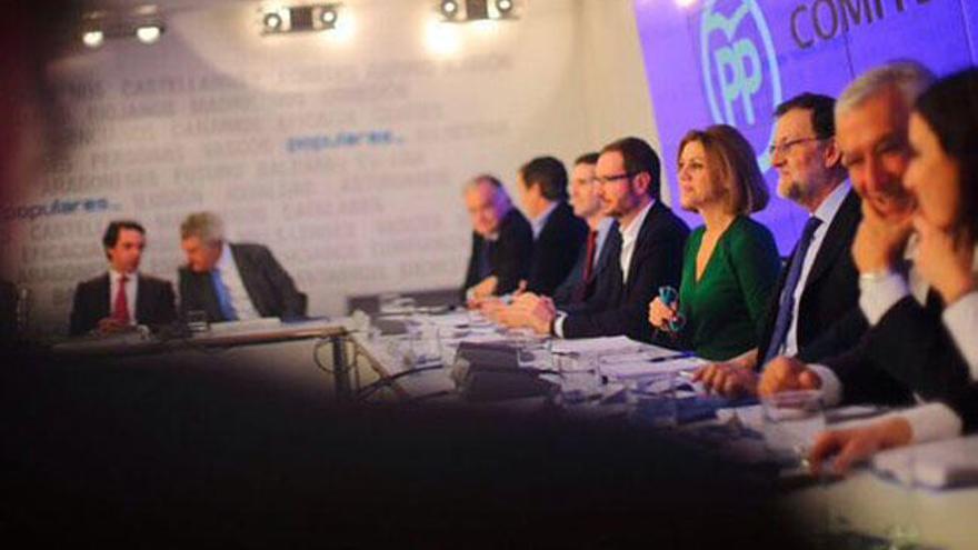 Imagen colgada por Rajoy en Twitter de la reunión en Génova.