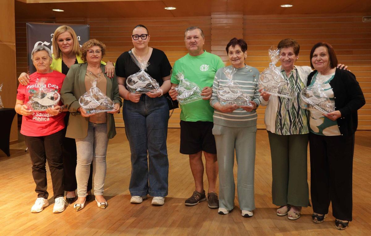 Las alfombristas homenajeadas en el acto.
