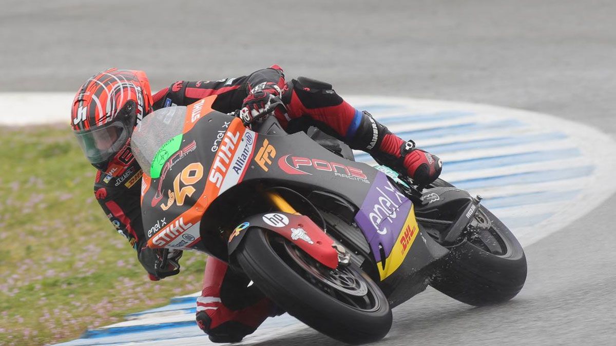 El campeón, Jordi Torres, durante los test de pretemporada de Moto-E