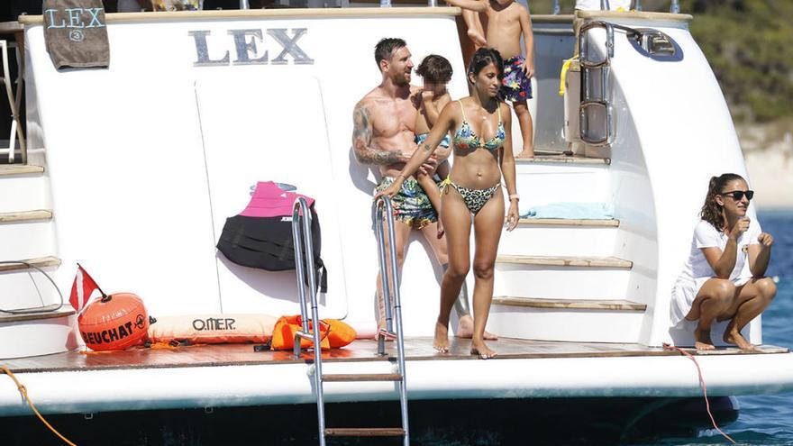 Leo Messi y su familia en aguas de Formentera.