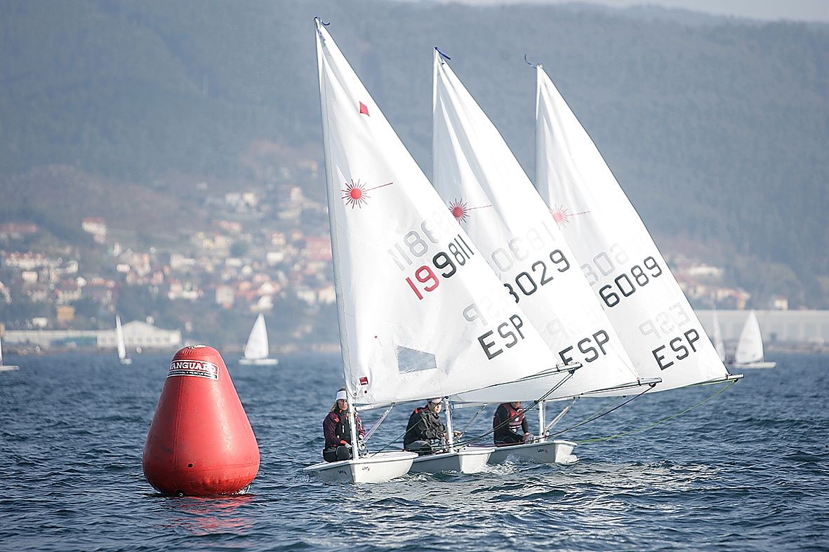 Un espectacular mar de velas en la ría de Vigo