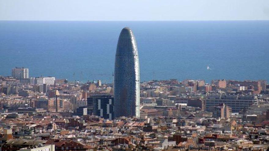 La Torre Glòries s&#039;ha convertit en un element arquitectònic clau de l&#039;&#039;skyline&#039; de Barcelona