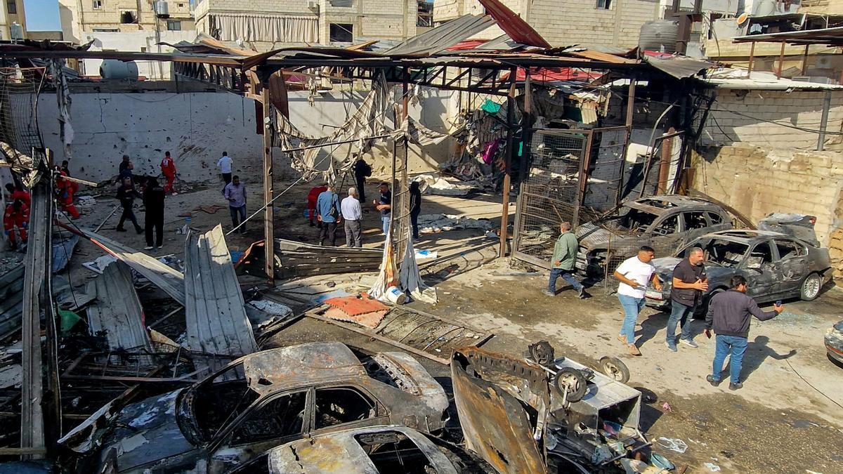 Daños provocados por un bombardeo israelí en el campo de refugiados de Ain al-Hilweh, en el sur del Líbano, el pasado 19 de noviembre.