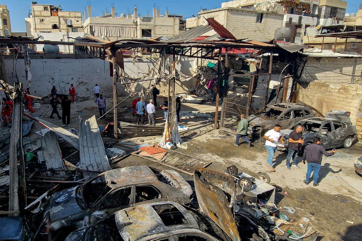 Daños provocados por un bombardeo israelí en el campo de refugiados de Ain al-Hilweh, en el sur del Líbano, el pasado 19 de noviembre.