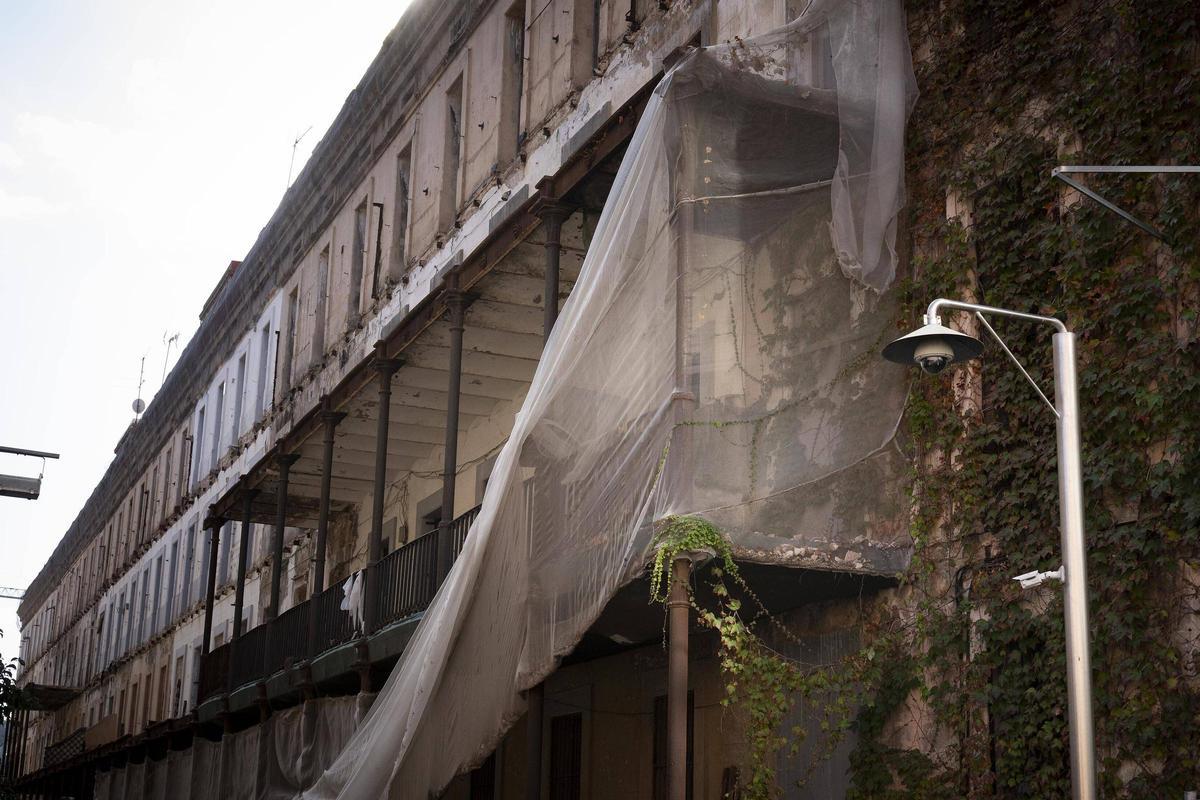 La UPF derriba las últimas casas de los militares de la Ciutadella para ampliar el campus