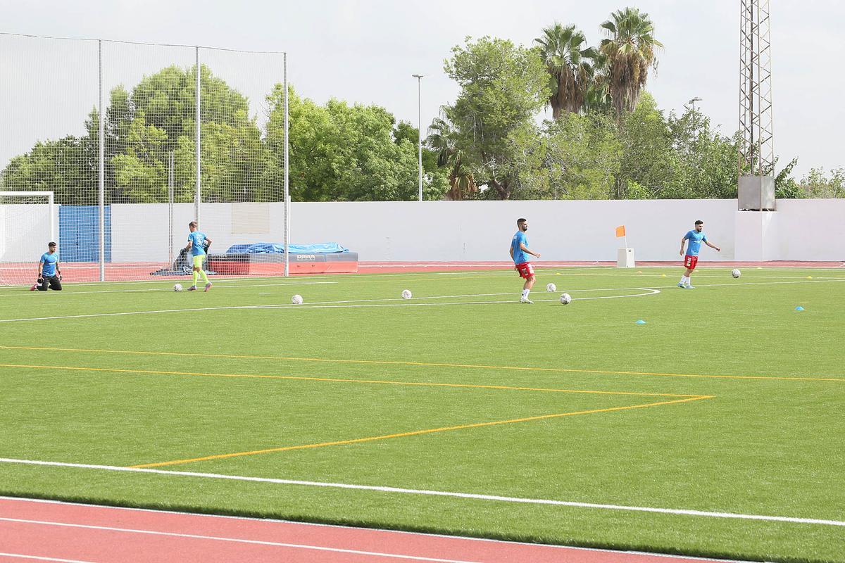 Las subvenciones van dirigidas a clubes masculinos y femeninos no profesionales y aficionados que participen en competiciones federadas de carácter oficial.