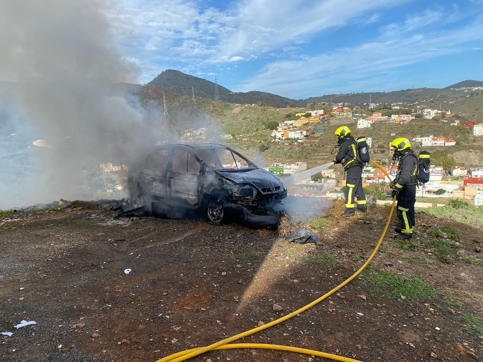 Arde un coche en Telde