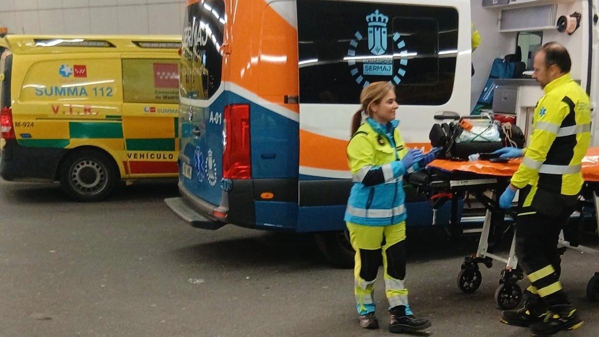 Un joven en estado crítico al chocar su moto con un coche y salir despedido en Majadahonda