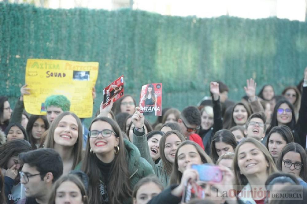 Firma de discos de Aitana en Murcia