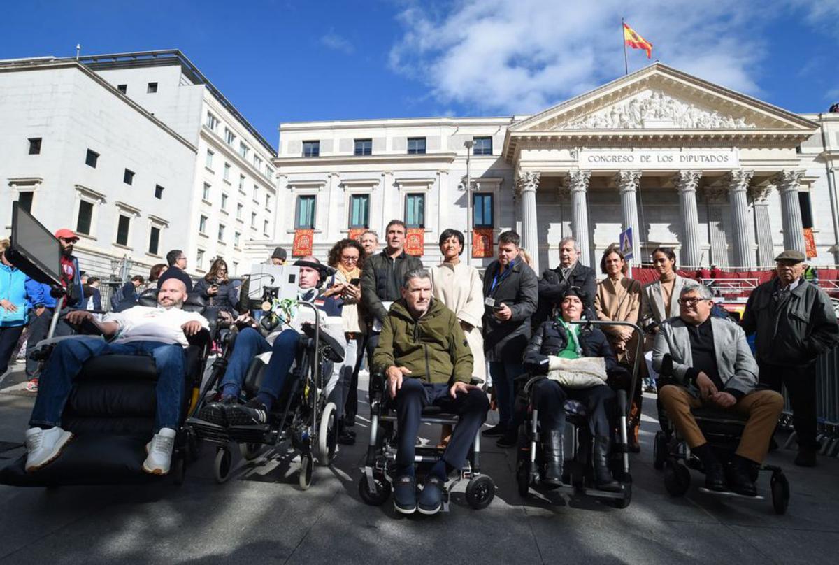 Acord entre el PSOE i el PP per a la tramitació de la llei sobre ELA