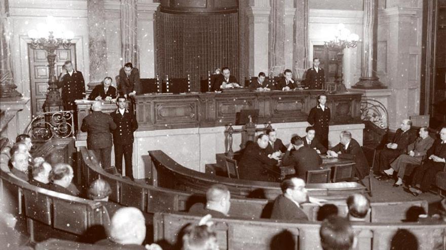 Acte de restitución de Lluís Companys com a president de la Generalitat de Catalunya en 1936. CRÉDITOS: ANC /Sagarra i Plana, Josep Maria/ 29.02.1936 / Acte de restitució de Lluís Companys com a president de la Generalitat de Catalunya.