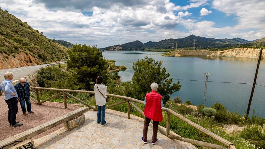 El alto precio de la luz dispara un 200% los costes para dar de beber a la Marina Baixa