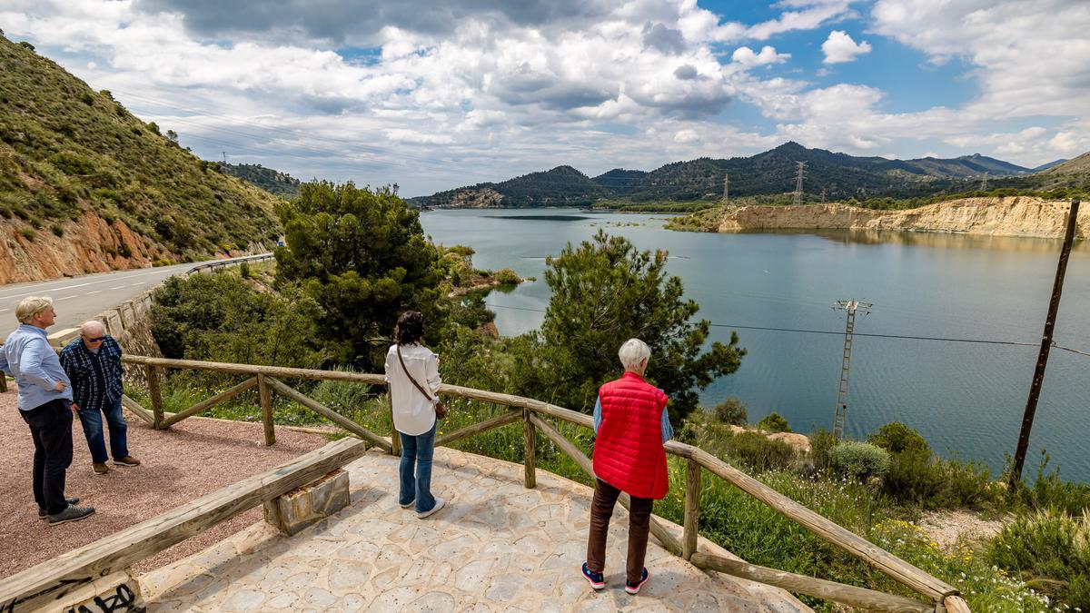 Embalse del Amadorio, desde donde se distribuye el agua que beben La Vila o Benidorm.