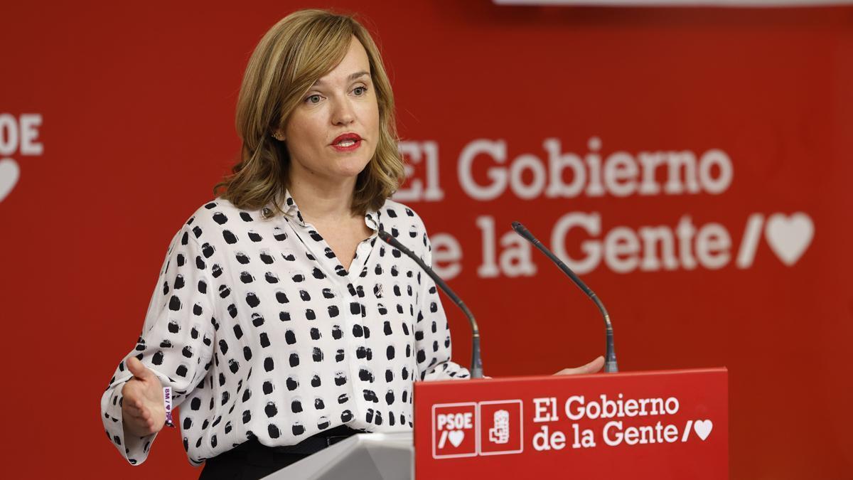 La portavoz del PSOE, Pilar Alegría, este lunes en la sede del partido.