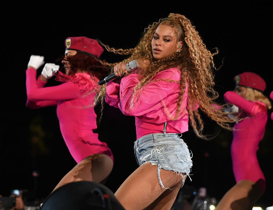 Beyoncé durante su actuación en Coachella