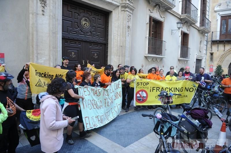 Protesta en bicicleta contra el fracking