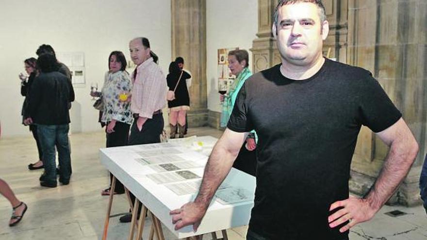 Juanjo Palacios, ganador del concurso, ayer en el Museo Barjola.