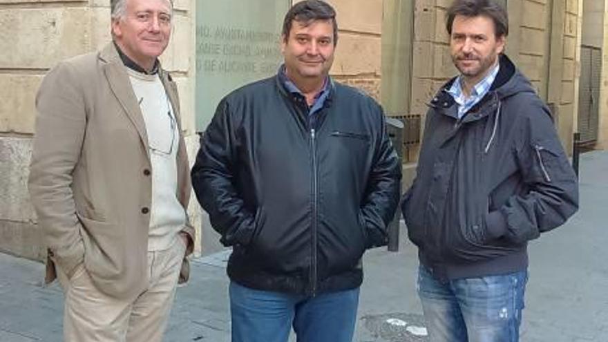 Piden a los aparejadores que medien en los veladores