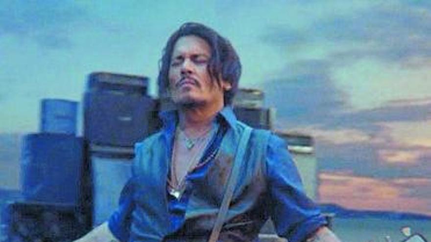 Las ventas de la fragancia que anuncia Johnny Depp suben tras el juicio contra su exmujer