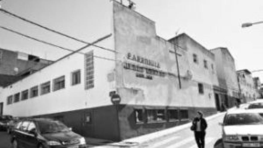 La biblioteca del Cerro de Reyes se podrá trasladar a un local de la parroquia