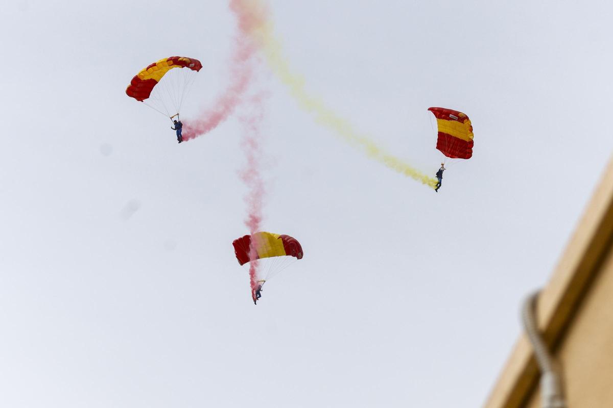 El festival arrancará con el descenso de la patrulla de paracaidismo PAPEA.