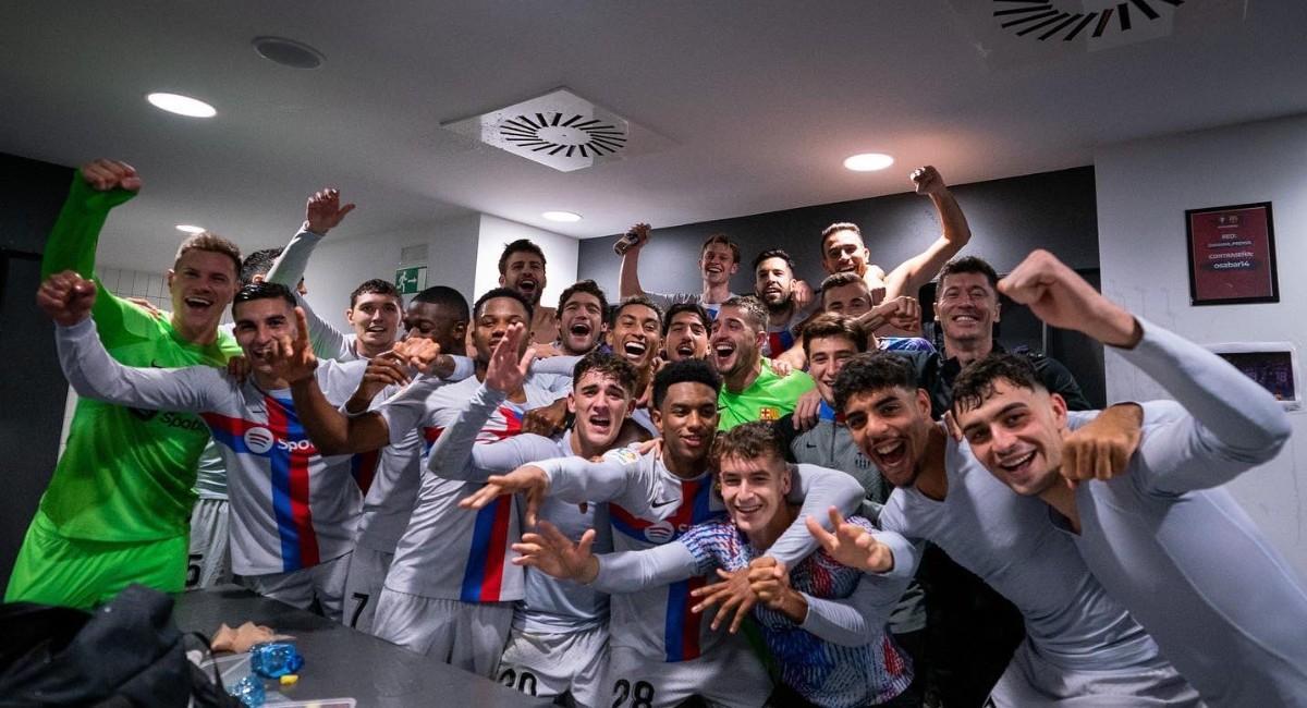 Los jugadores del Barça festejan en el vestuario del Sadar el triunfo sobre Osasuna (1-2).