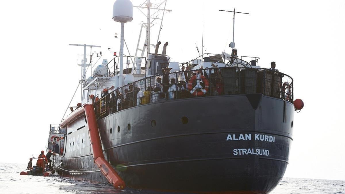 El barco 'Alan Kurdi', a 34 millas (casi 63 kilómetros) de la costa de Libia , el 5 de julio del 2019