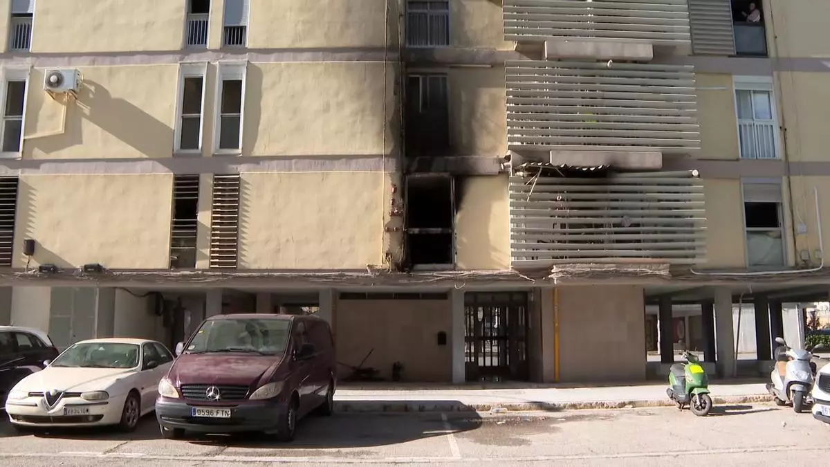 La Policía investiga si una estufa causó el incendio con un fallecido y varios heridos en València