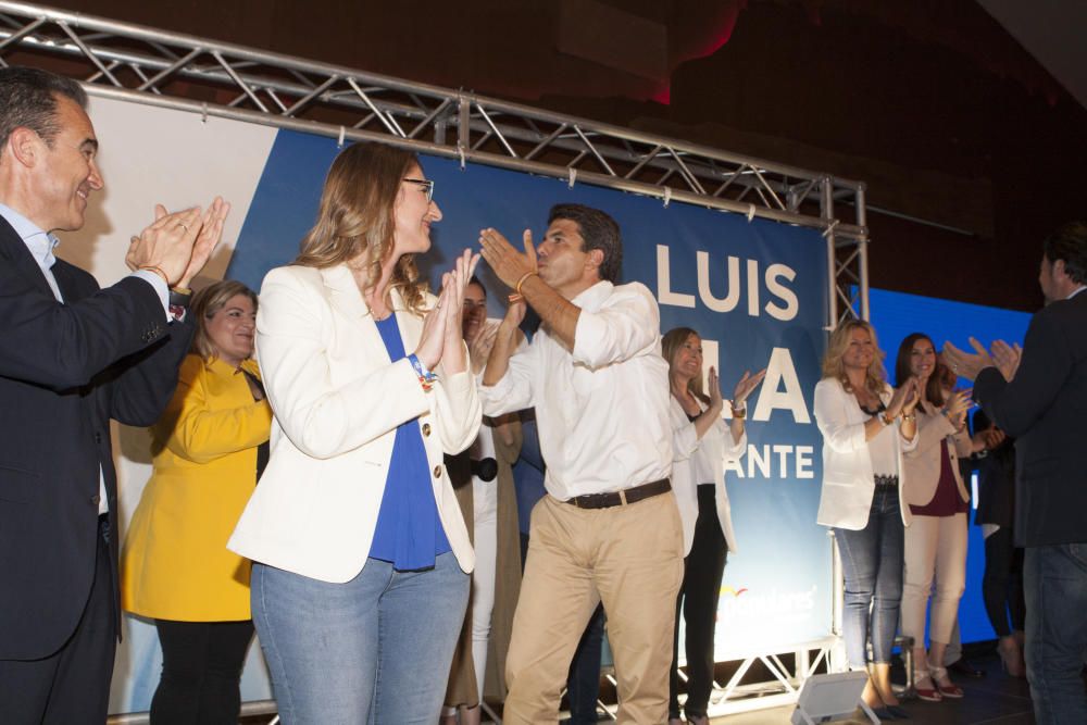 Reúne a más de 500 personas en la presentación de su candidatura.