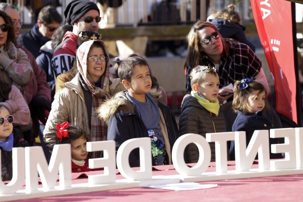 Los Reyes Magos llegan a Murcia repartiendo Roscón