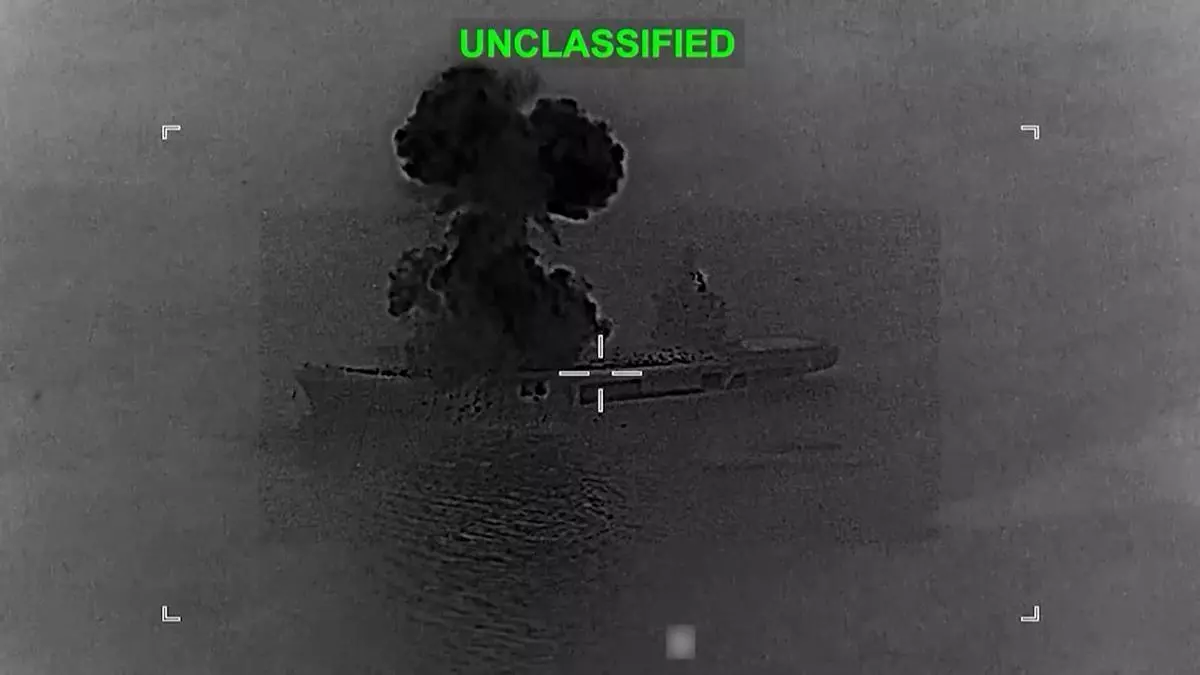 Estados Unidos destruye un buque portadrones iraní