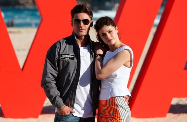 Zac Efron y Alexandra Daddario durante la presentación de 'Los Vigilantes de la Playa'.