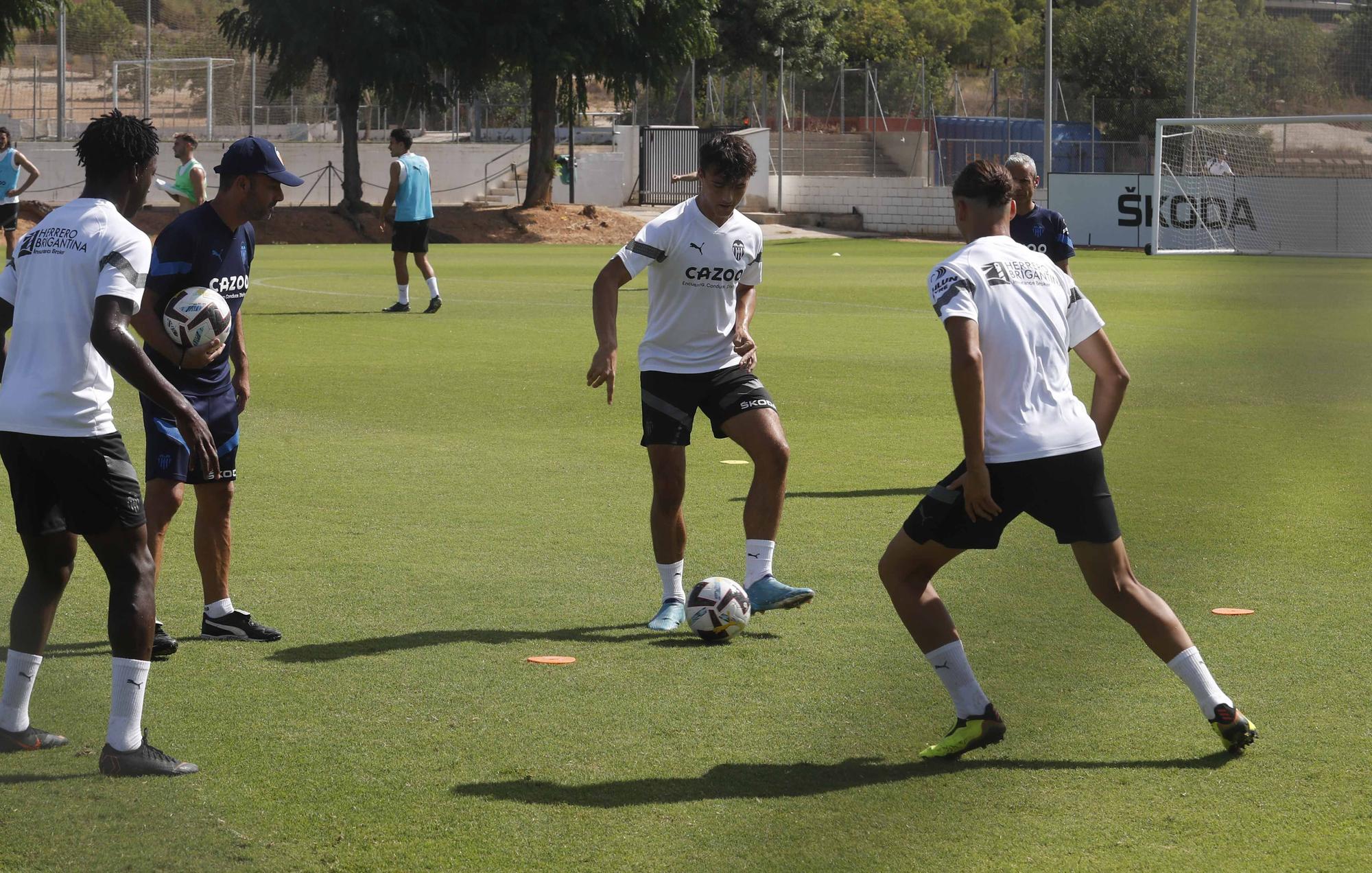 Entrenamiento del Valencia con Herrerín