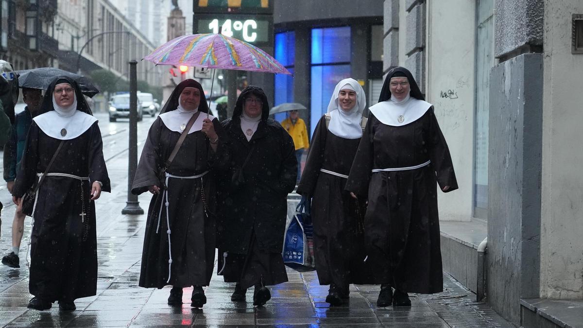 Las exmonjas de Belorado a su llegada al Juzgado de Instrucción número 5, a 4 de mayo de 2026, en Bilbao.