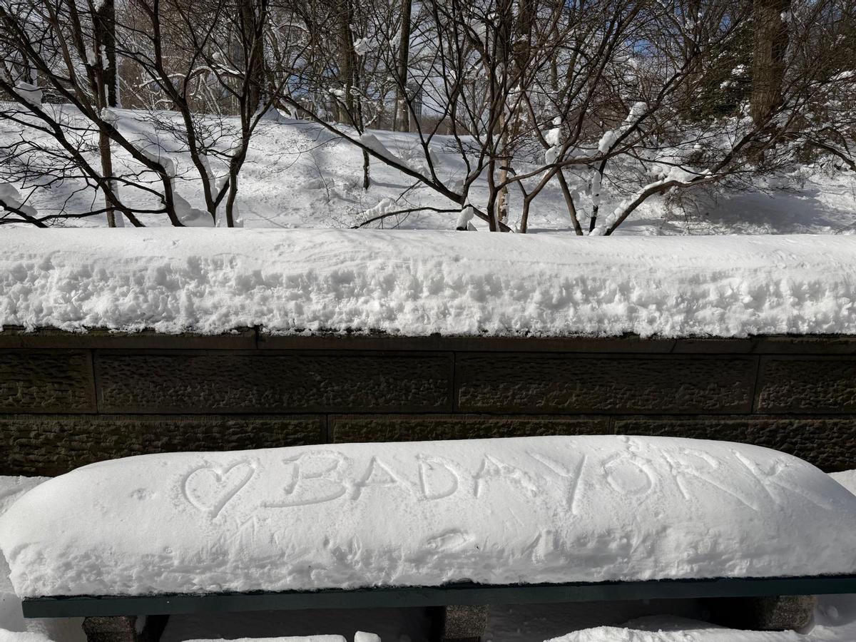 Rosalía deja huella en la nieva.