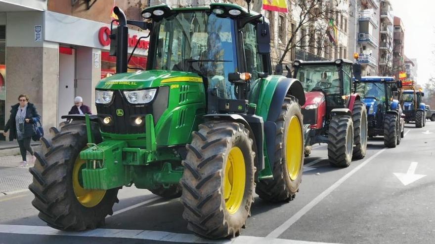 Tractores por las calles de Cáceres durante la movilización