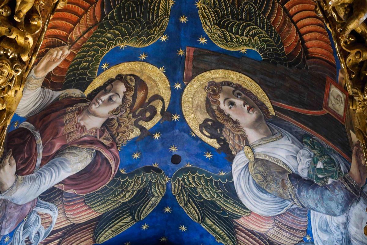 Frescos de los diez angeles musicos del altar mayor de la Catedral