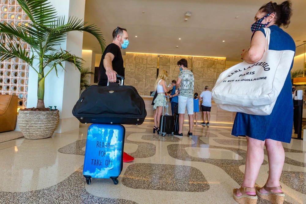 Benidorm realza las medidas tomadas en sus alojamientos y playas para promocionarse y lograr despertar la demanda de última hora