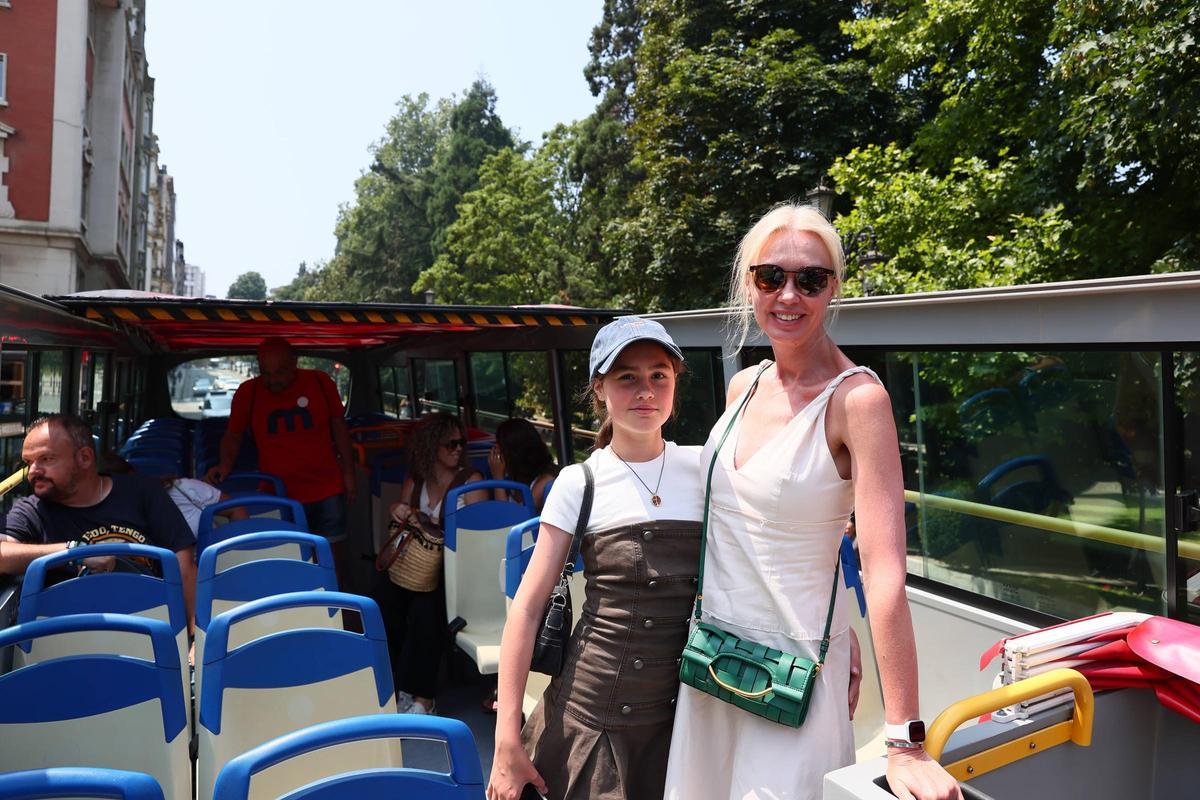 Sofia Yaroshenko y su madre Tatyana Yaroshenko al finalizar el paseo.
