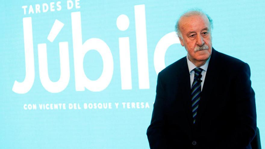 Vicente del Bosque durante la conferenci en A Coruña // C. Pardellas