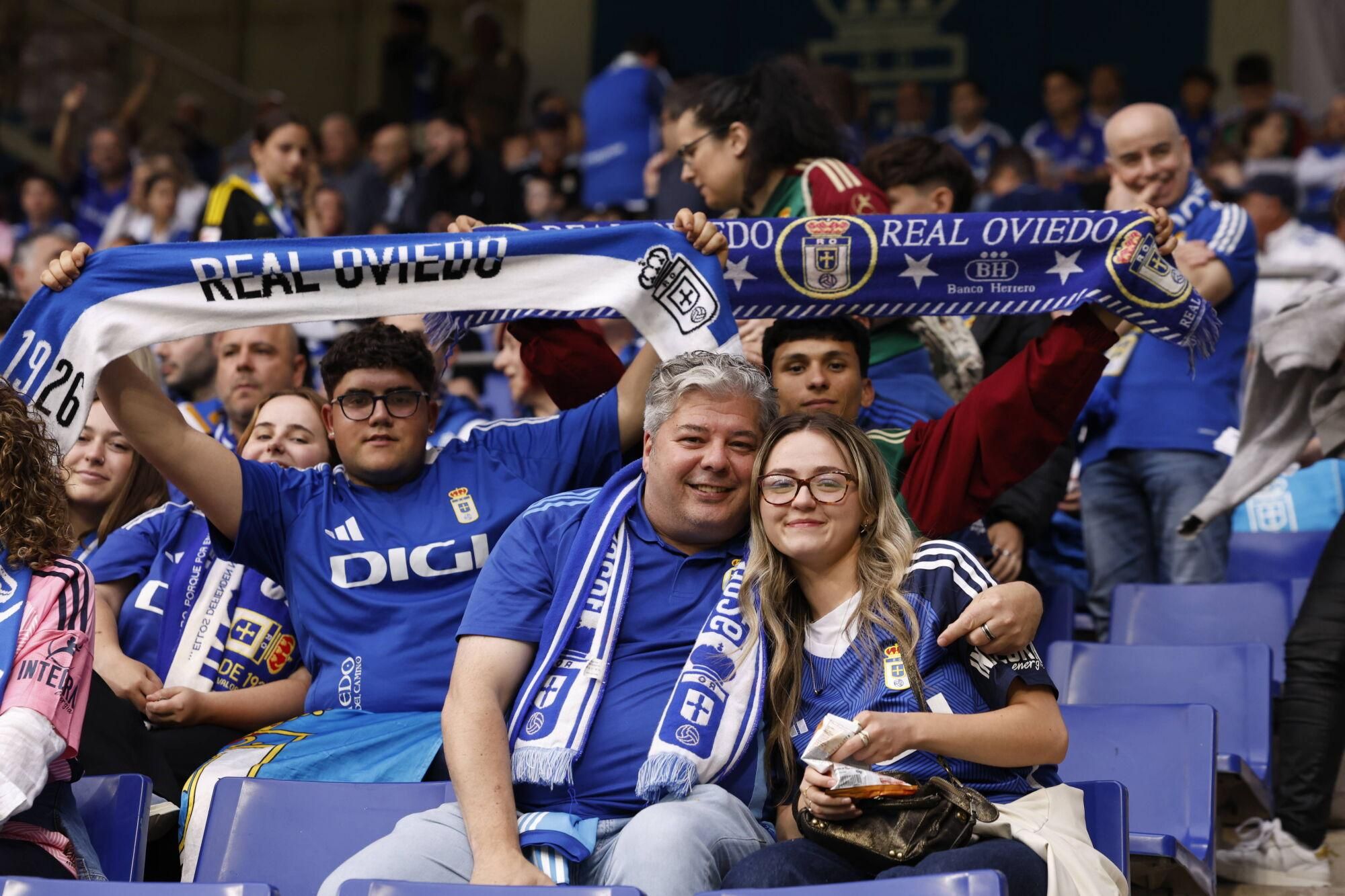 EN IMÁGENES: Ambientazo en la vuelta del play off entre Oviedo y Almería en el Carlos Tartiere