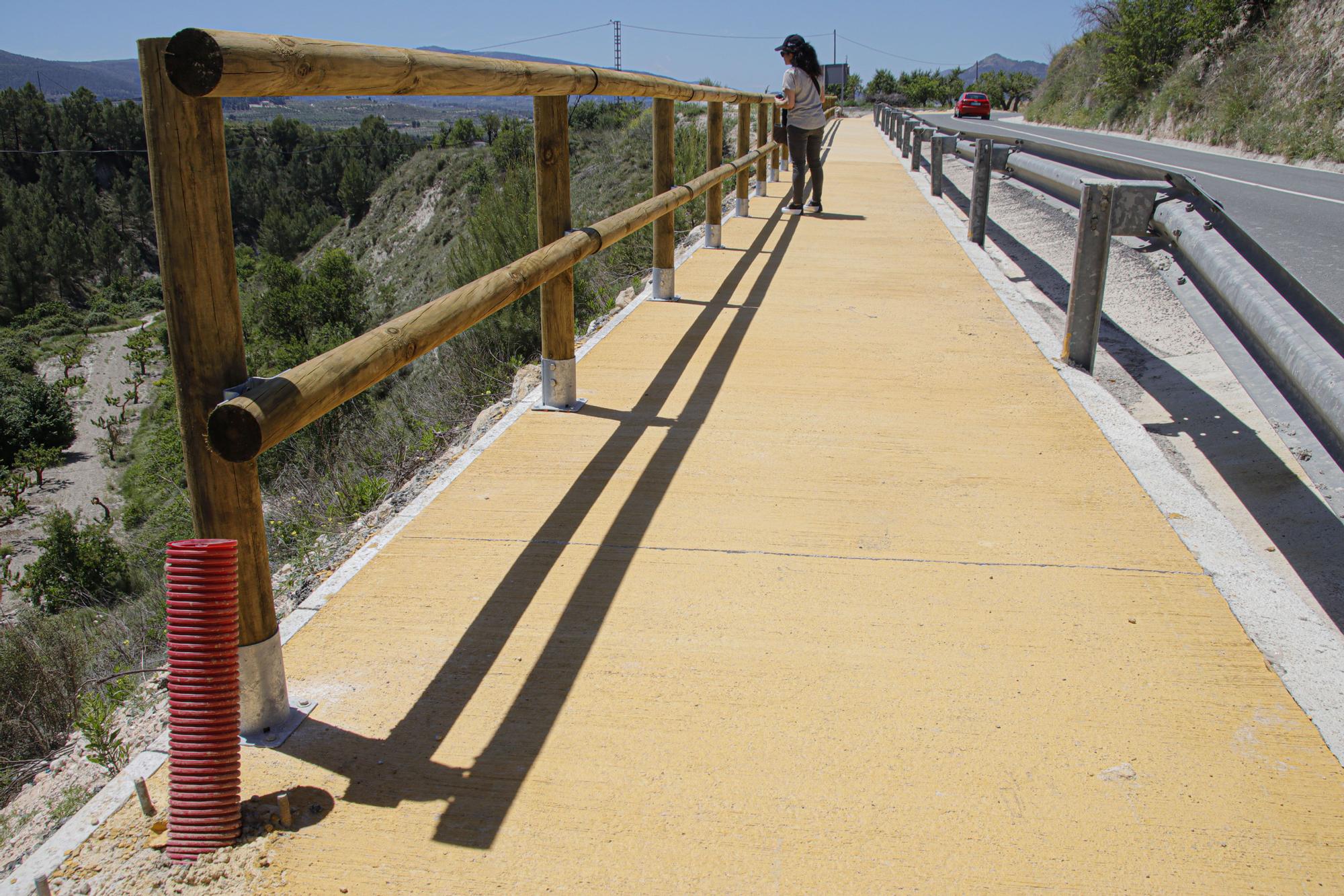 Obras Públicas renueva la travesía de Gorga para dar más seguridad a vehículos y peatones